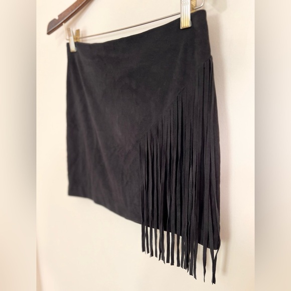 FOREVER 21 One Side Fringe Faux Suede Mini Skirt Cowgirl Western Fall Rodeo S - Picture 3 of 12